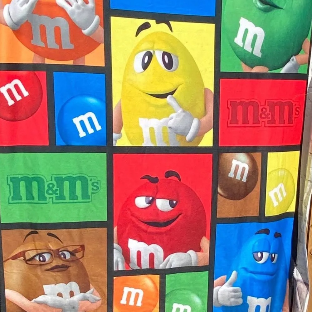 M & Ms Blanket Throw - Picture 4 of 6